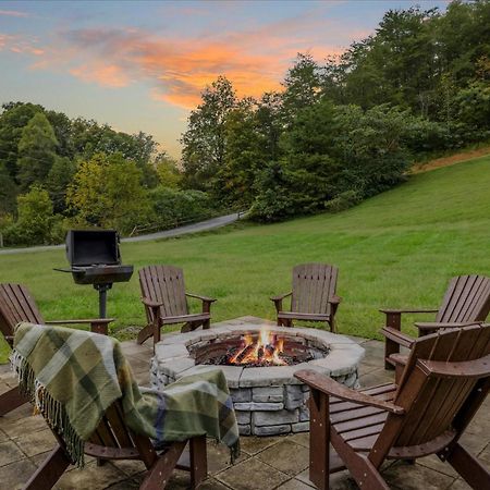 Hot Tub Fire Pit Game Room Theater Easy Access Sleeps 12 - Black Bear Lodge ピジョンフォージ エクステリア 写真
