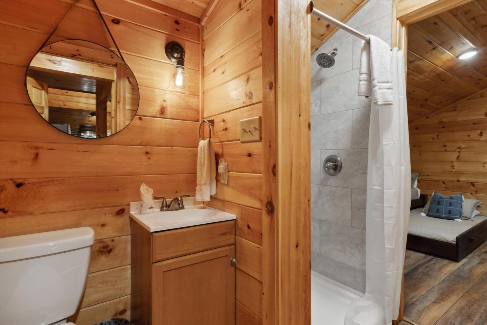 Hot Tub Fire Pit Game Room Theater Easy Access Sleeps 12 - Black Bear Lodge ピジョンフォージ エクステリア 写真