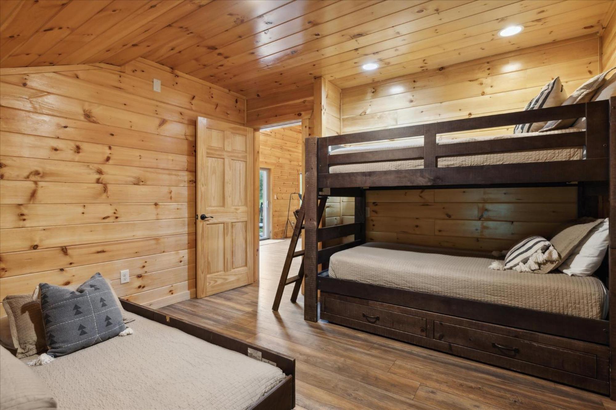 Hot Tub Fire Pit Game Room Theater Easy Access Sleeps 12 - Black Bear Lodge ピジョンフォージ エクステリア 写真