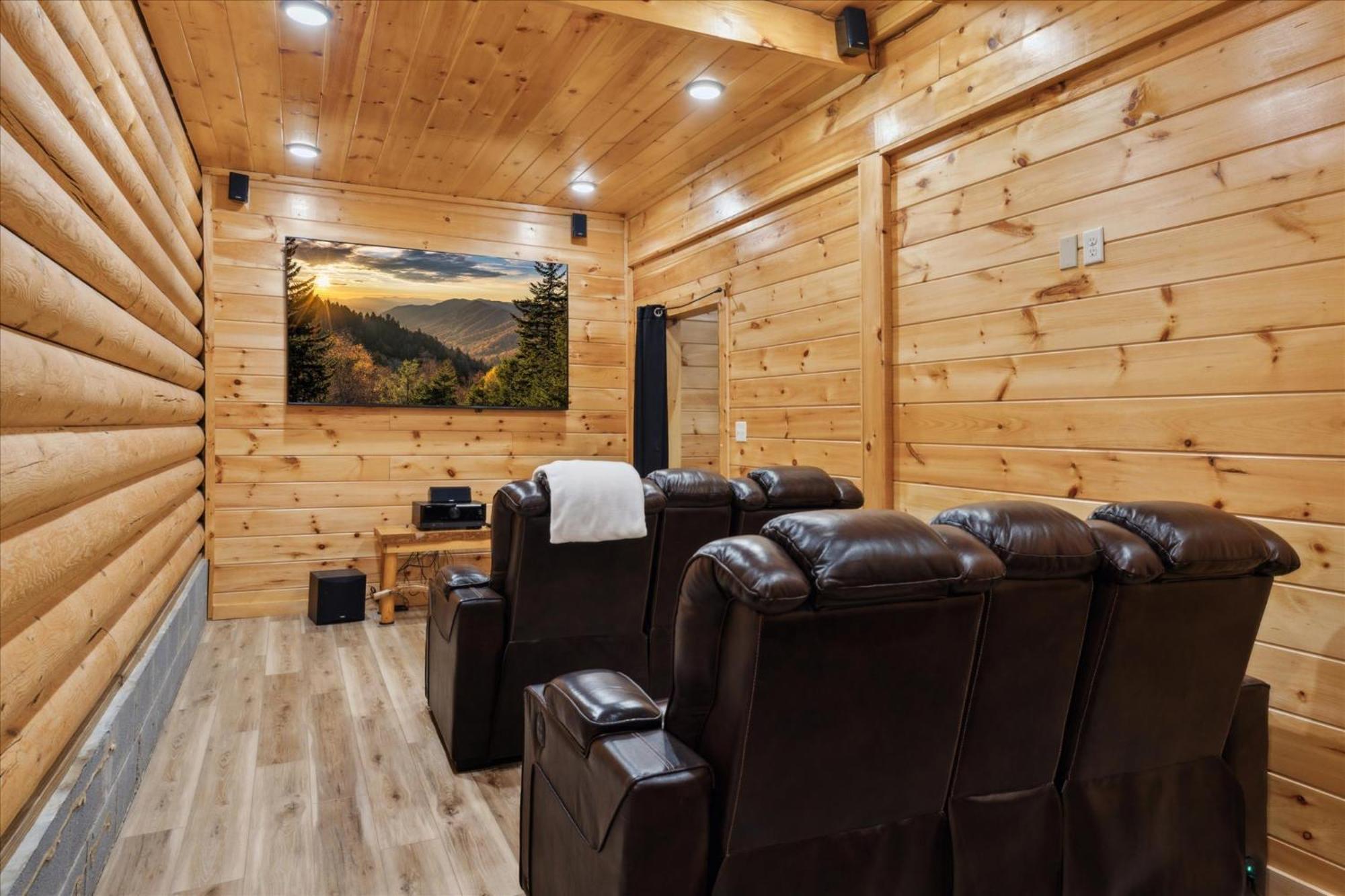 Hot Tub Fire Pit Game Room Theater Easy Access Sleeps 12 - Black Bear Lodge ピジョンフォージ エクステリア 写真