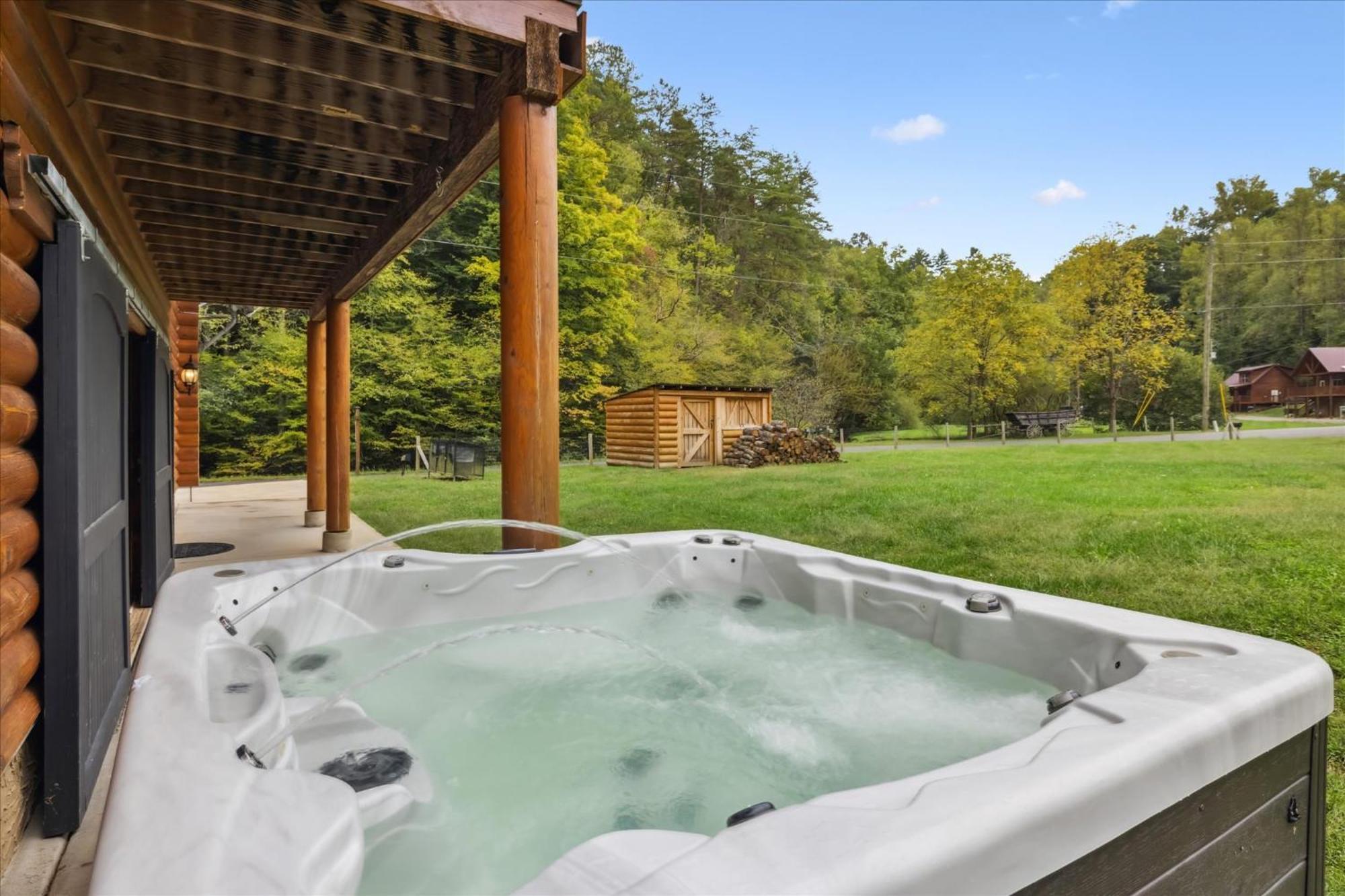 Hot Tub Fire Pit Game Room Theater Easy Access Sleeps 12 - Black Bear Lodge ピジョンフォージ エクステリア 写真