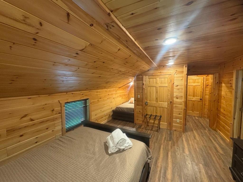Hot Tub Fire Pit Game Room Theater Easy Access Sleeps 12 - Black Bear Lodge ピジョンフォージ エクステリア 写真